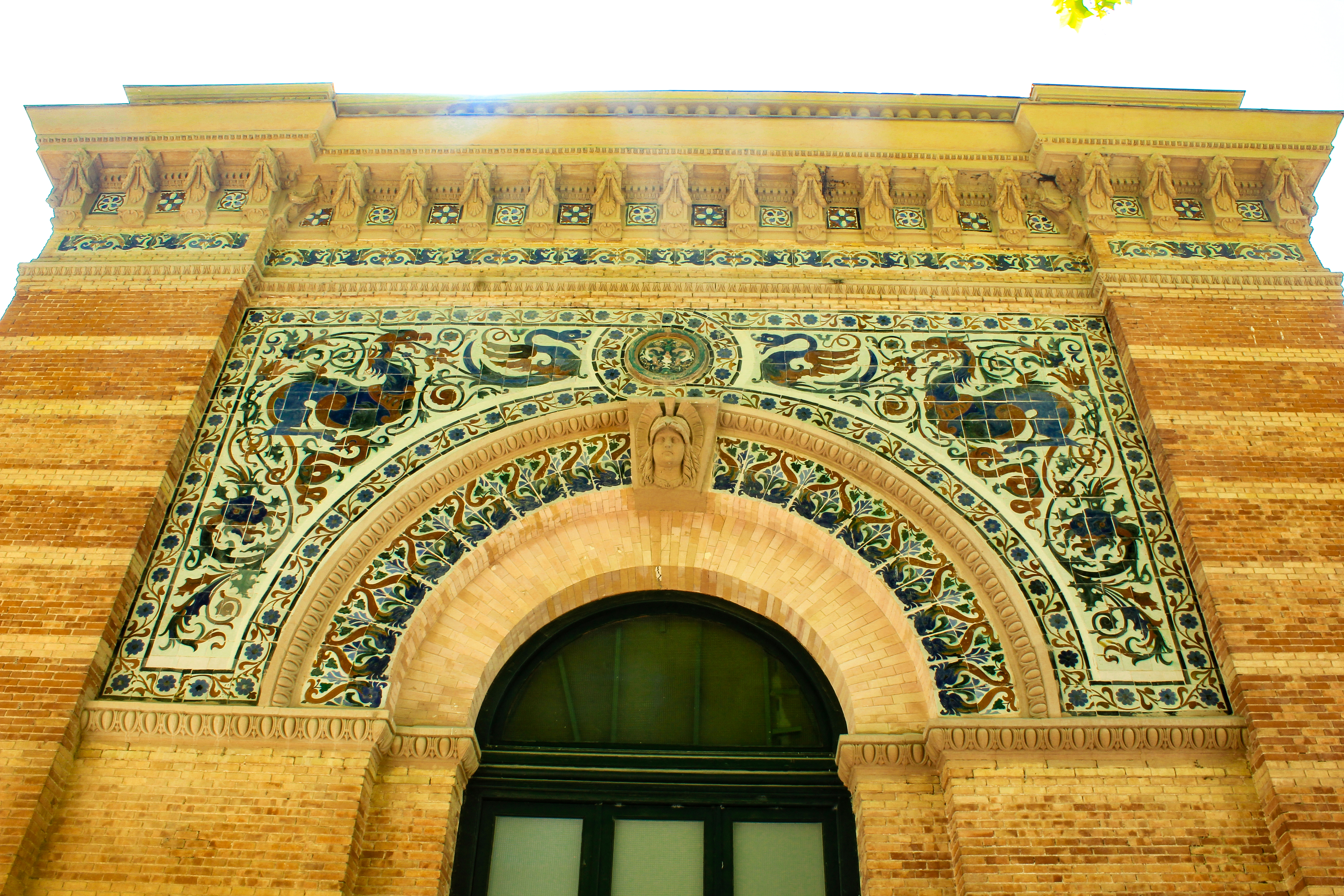 IMG_2289 Interesting motifs on a newly created wall of a building in El retiro park Madrid